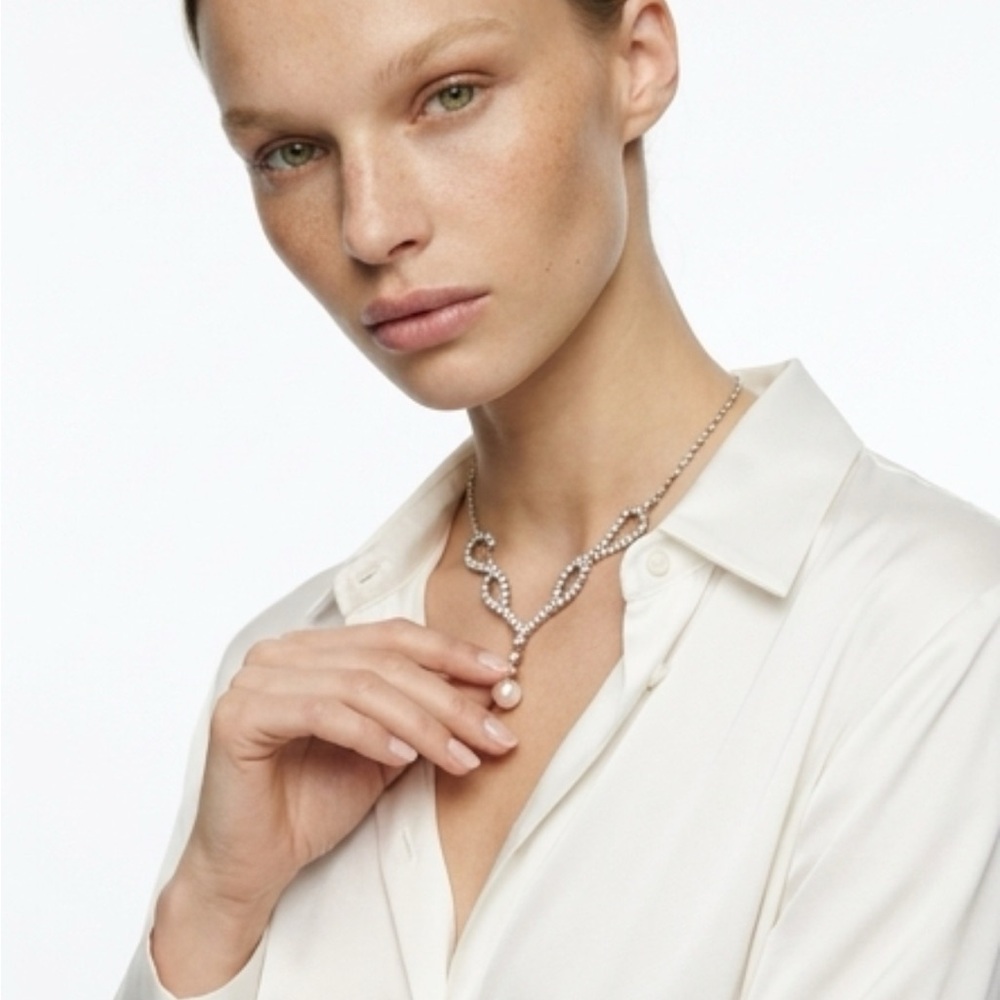 Elegant Sliver and Rhinestone Necklace
